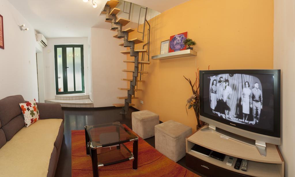 Apartment Welcome Split Exterior photo