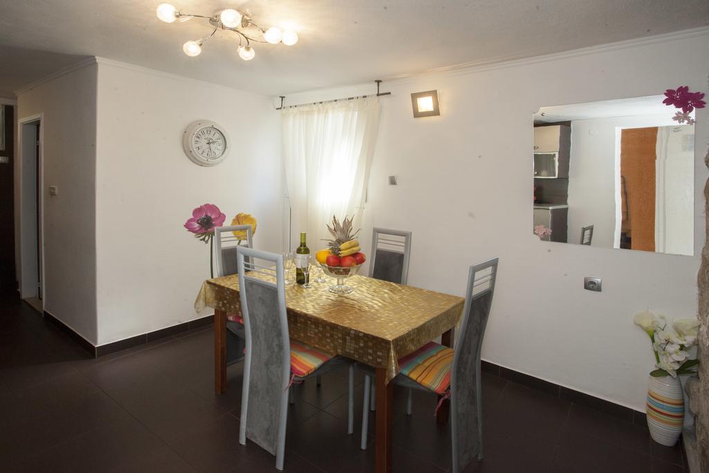 Apartment Welcome Split Exterior photo