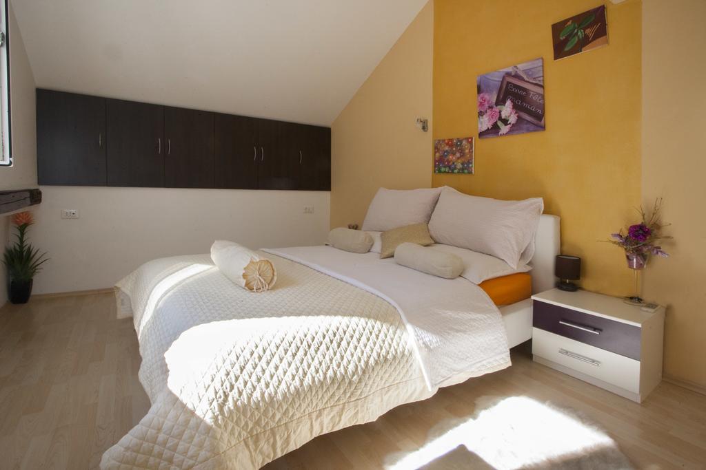 Apartment Welcome Split Exterior photo