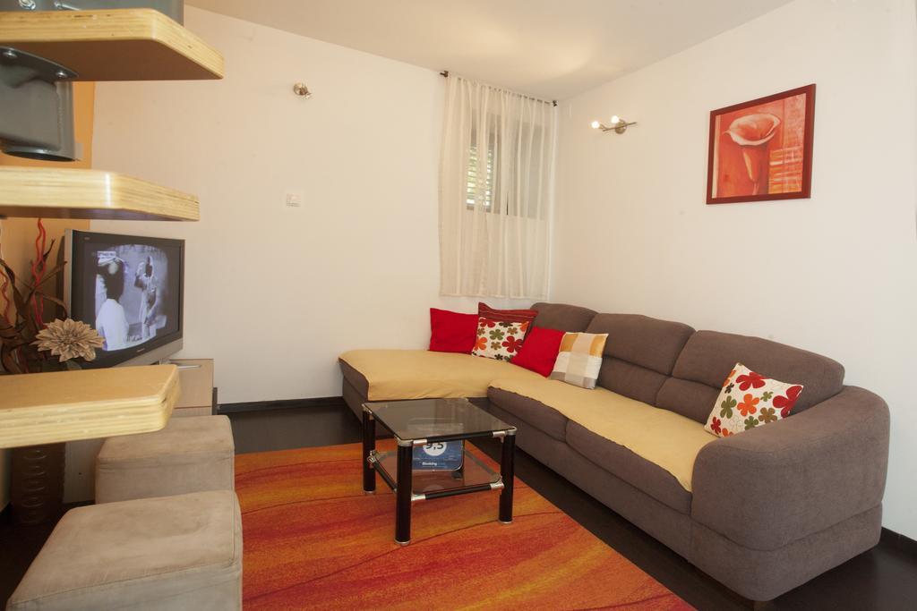 Apartment Welcome Split Exterior photo